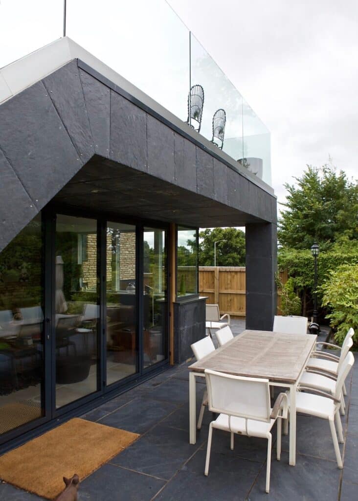 outdoor entertaining space with overhanging cover