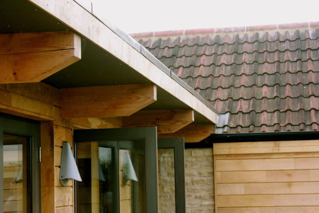 roof overhang wooden beams