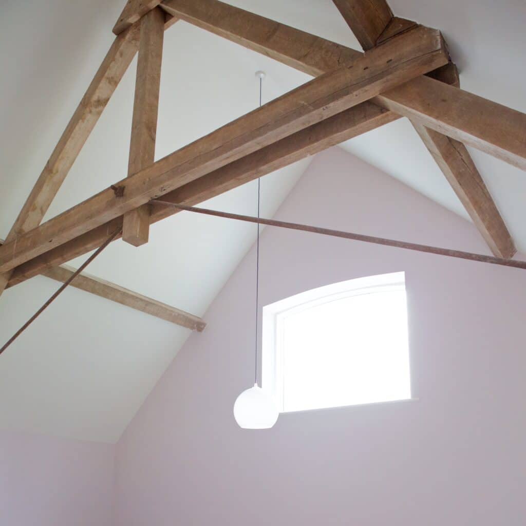 exposed beams in vaulted ceiling